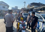 Operasi Patuh Menumbing 2025, Polres Babar Bagikan Helm dan Jaring Tujuh Pelanggar