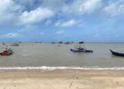 Terendus Bakal Kembali Beroperasi, Tim Gabungan Tarik 4 Ponton di Teluk Inggris