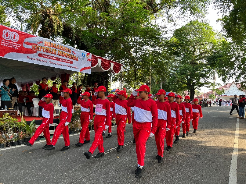 Peserta gerak jalan. Foto: Icha Riady