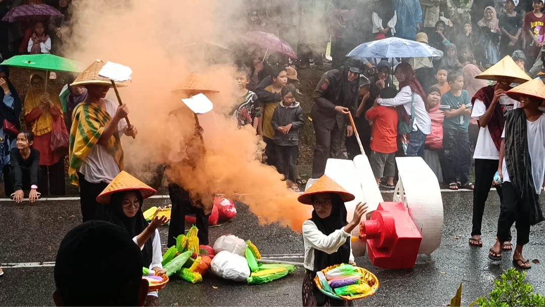 Peserta Pawai Karnaval Bangka Barat. Foto: Rama