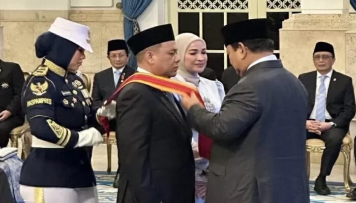 Termasuk Haji Isam, Prabowo Anugerahkan Tanda Kehormatan ke 141 Tokoh
