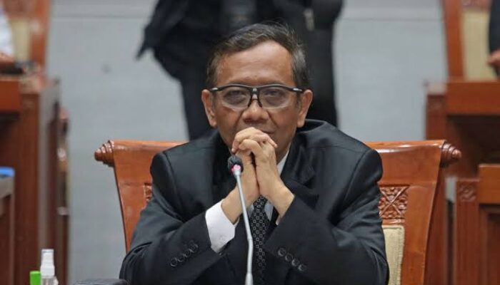 Reshuffle Sejumlah Menteri, Mahfud MD Beri Dua Jempol untuk Prabowo