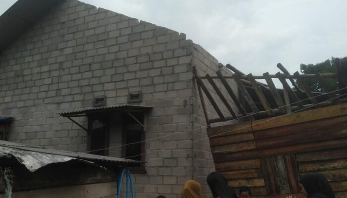 Belasan Rumah di Bangka Barat Rusak Diterjang Puting Beliung