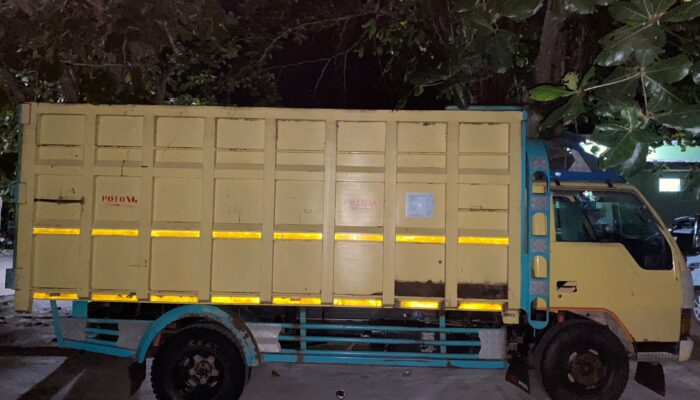 Hantam Truk sedang Mundur, Pemotor 15 Tahun Tewas