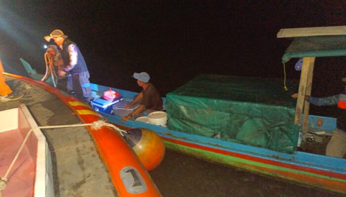Kapal Mati Mesin, Tim SAR Gabungan Evakuasi 5 Nelayan