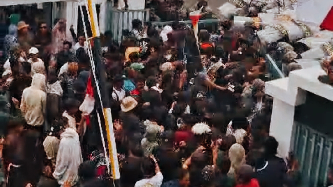 Aksi massa di PT. Timah. Foto: Istimewa.