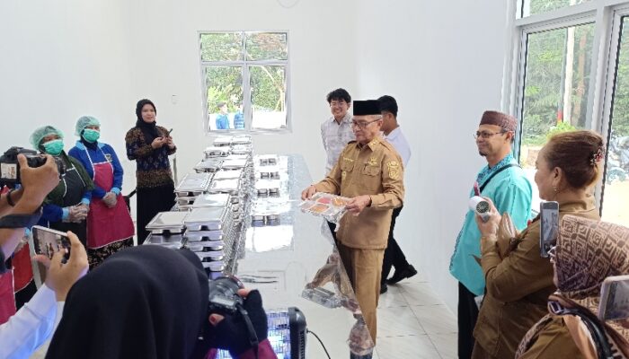 Pesan Yus Derahman Usai Pembukaan Dapur Makan Bergizi Gratis SPPG di Mentok