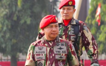Kolonel Nur Wahyudi bersama Panglima TNI. Foto: Istimewa