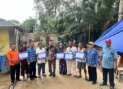 Yus Derahman Berikan Bantuan ke Korban Angin Puting Beliung di Jebus