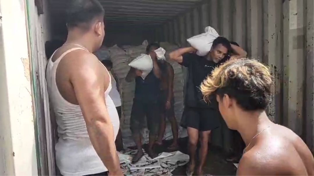 Pengamanan timah di Belitung. Foto: Julian