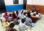 Satuan Polisi Air dan Udara (Sat Polairud) Polres Bangka Barat terus menunjukkan wajah humanis Polri. Foto: Ist.