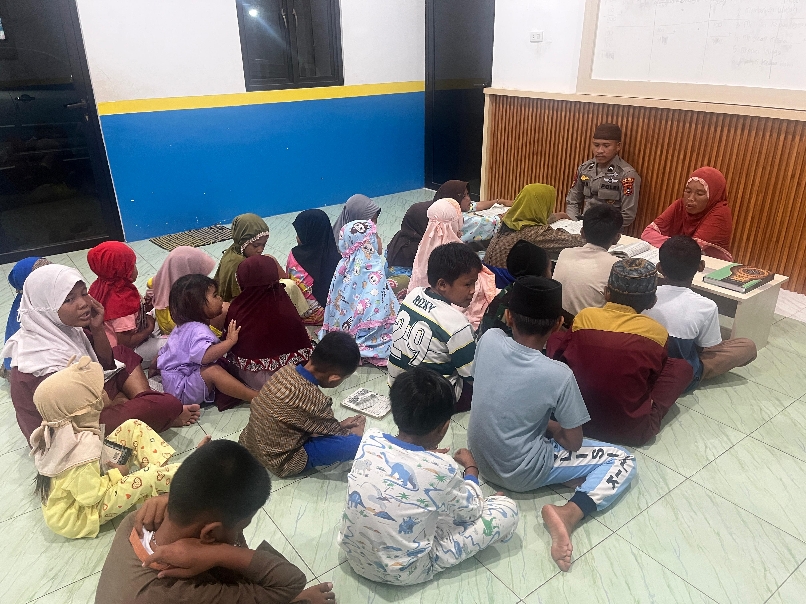 Satuan Polisi Air dan Udara (Sat Polairud) Polres Bangka Barat terus menunjukkan wajah humanis Polri. Foto: Ist.