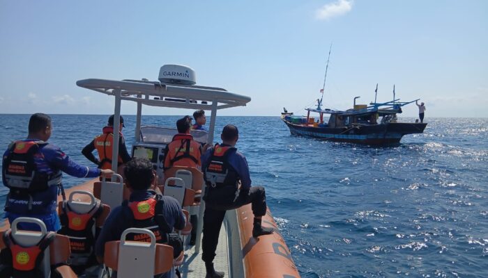 Dikabarkan Hilang 2 Hari, Tim Gabungan Temukan Nelayan Babar di Perairan Jambi