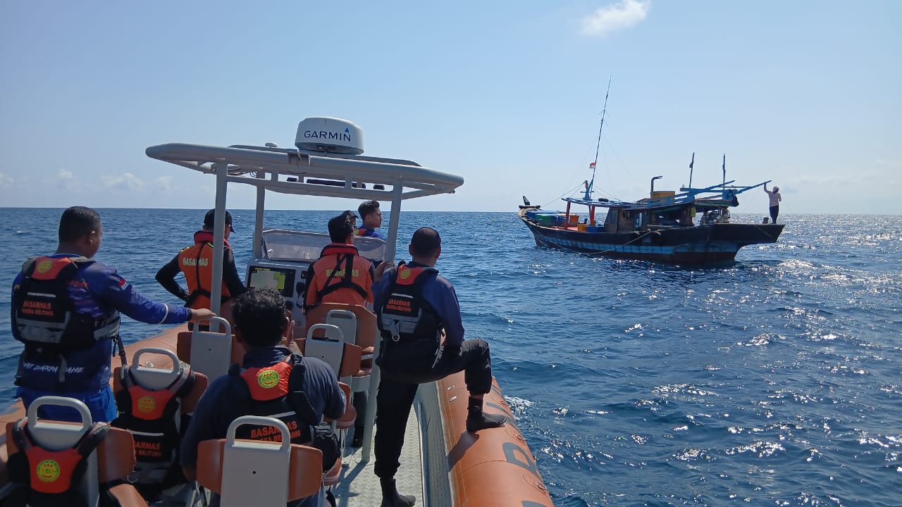 Evakuasi nelayan. Foto: Rizki Ramadhani.