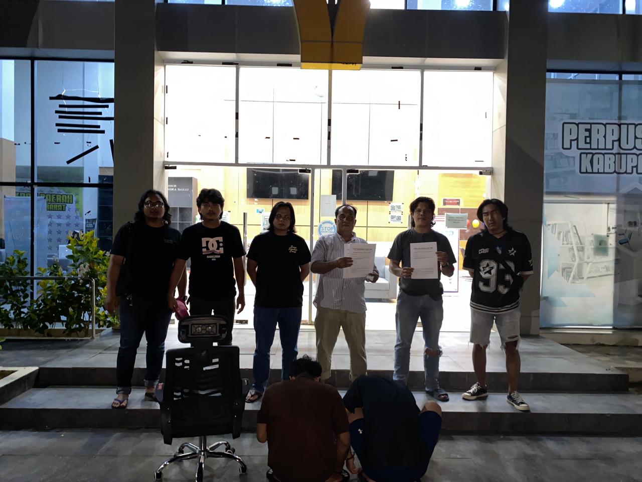 Dua tersangka diamankan. Foto: Ist/Polsek Mentok.