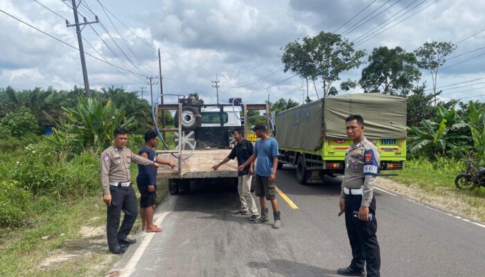 Kijang Hantam Truk Pengangkut Alat Berat di Babar, Dua Penumpang Luka Serius