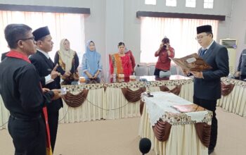 Pelantikan dewan pengawas Perumdam TSS. Foto: Rizki Ramadhani.