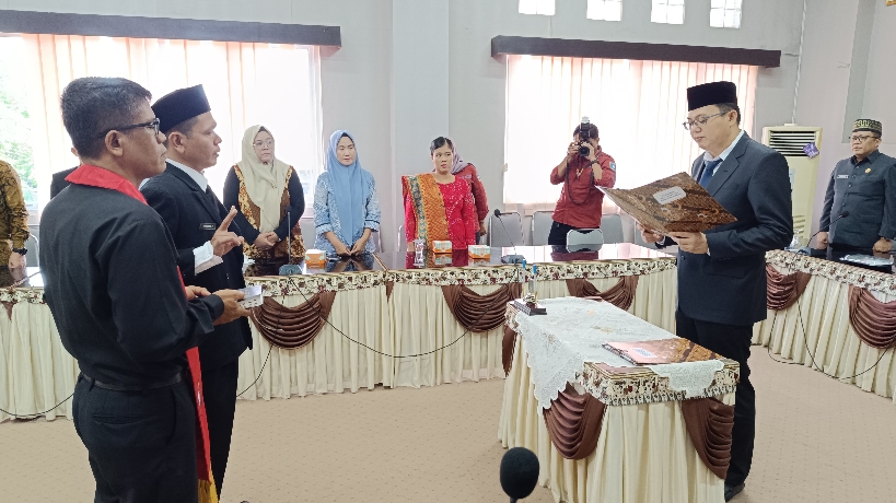 Pelantikan dewan pengawas Perumdam TSS. Foto: Rizki Ramadhani.