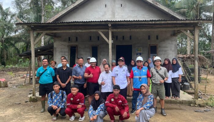 Pemkab Babar Gandeng PLN, 10 Rumah di Kelapa Kini Teraliri Listrik