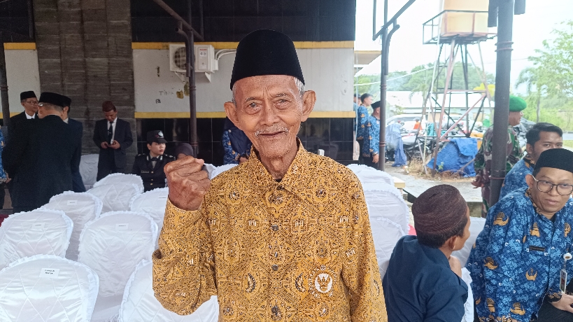 Parta saat upacara Hari Pahlawan. Foto: Rizki Ramadhani.