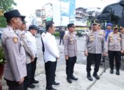 Irjen Viktor Sihombing bersama anggota Polresta Pangkalpinang. Foto: Ist