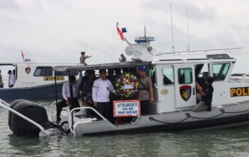 Tabur bunga Satpolairud. Foto: Humas
