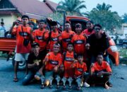 Bos Orange Racing Team merayakan kemenangan. Foto: Puji S