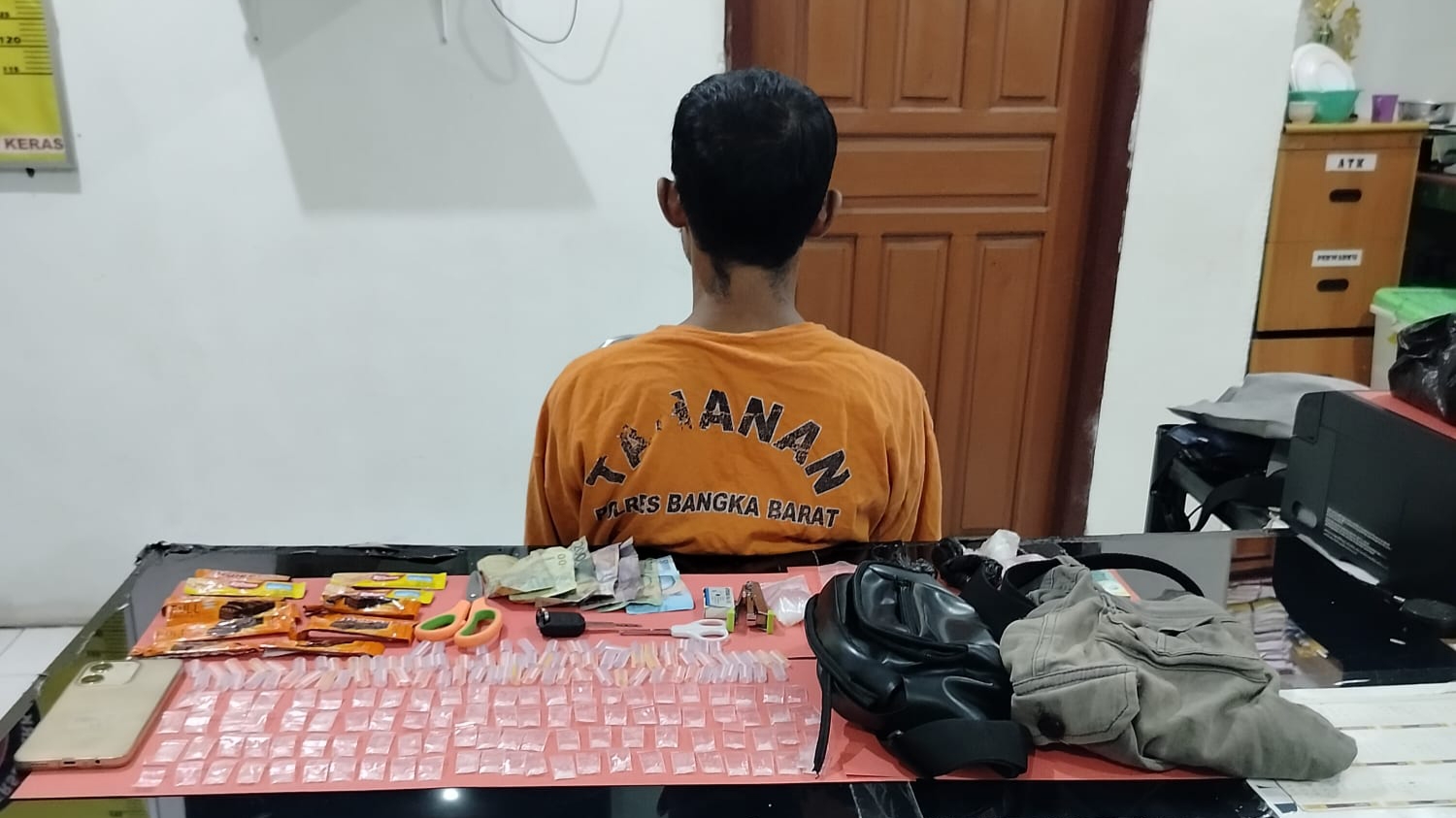 Tersangka UL diamankan polisi. Foto: Istimewa.