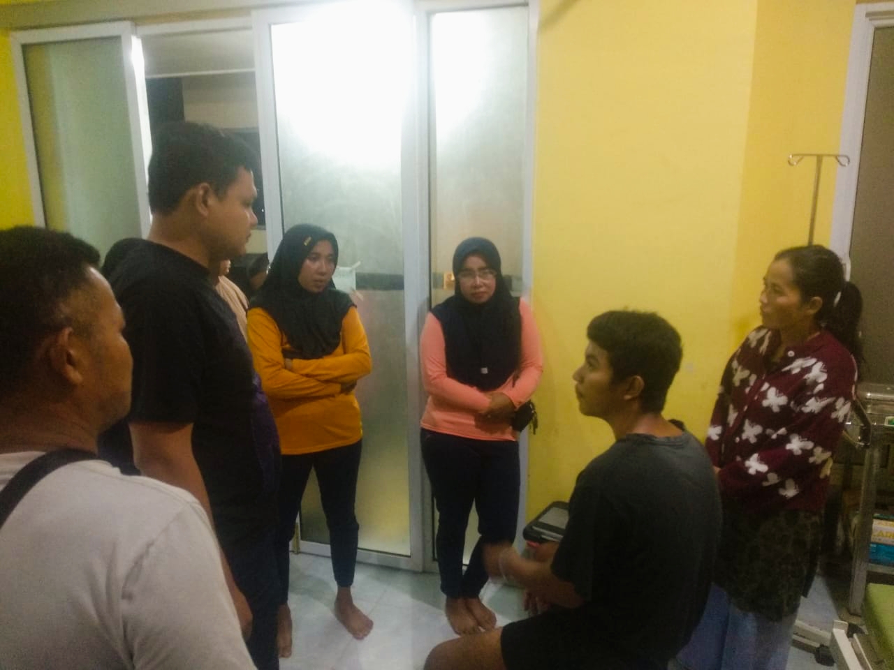 Korban saat mendapatkan perawatan medis. Foto: Humas