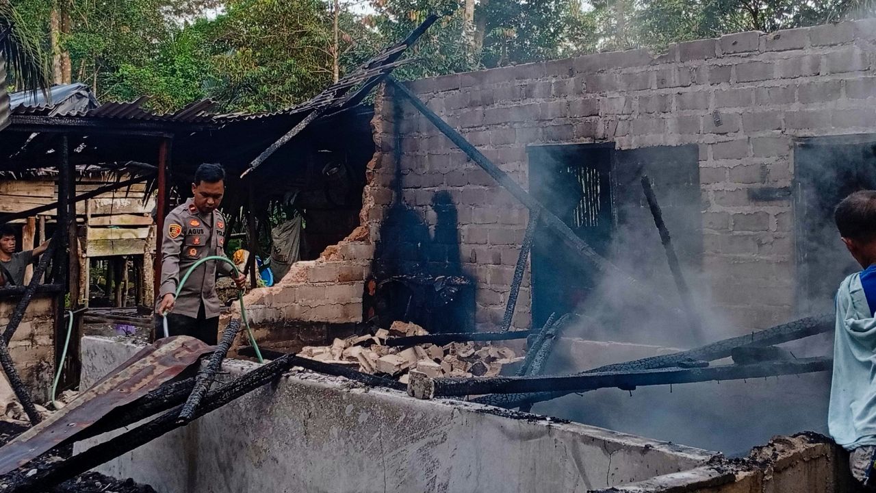 Kebakaran rumah warga. Foto: Humas