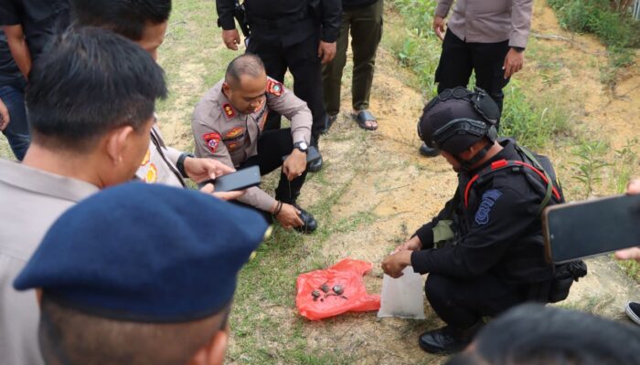Polres Bangka Barat Musnahkan Granat Diduga Buatan Inggris Berusia 105 Tahun