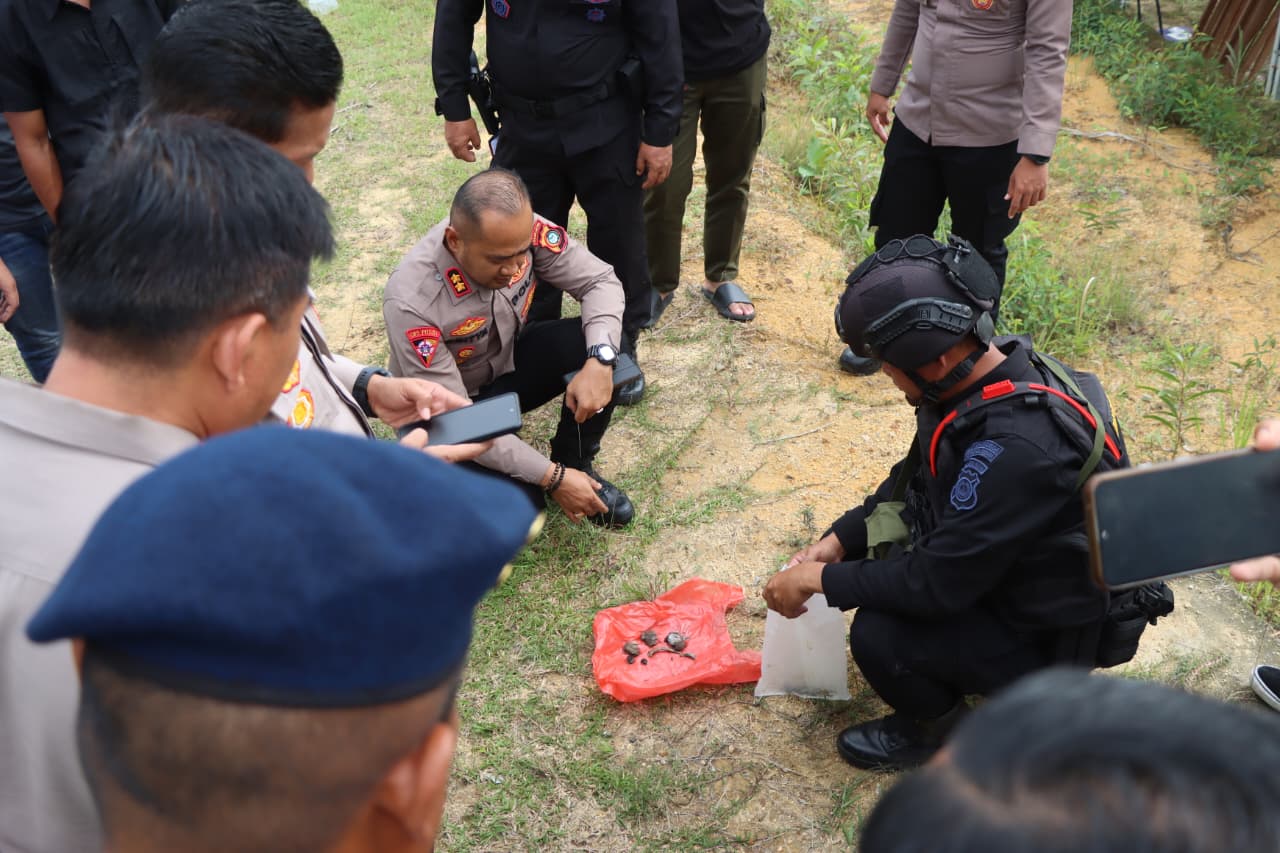 Pemusnahan bom granat. Foto: Humas