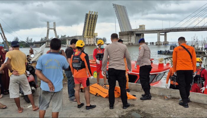 Basarnas Evakuasi Pemancing yang Meninggal di Kapal