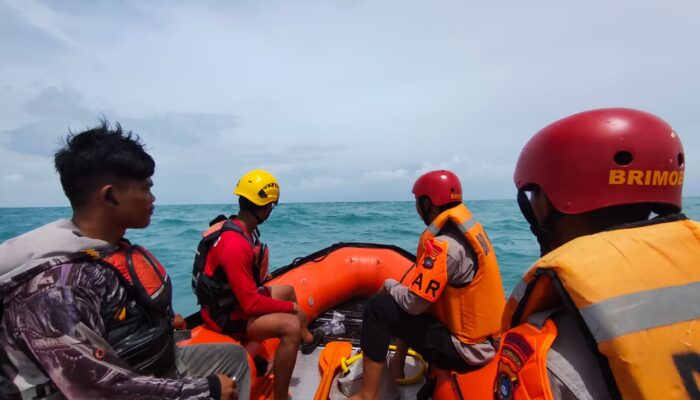 Kapal Diterjang Ombak, Satu ABK Dikabarkan Hilang