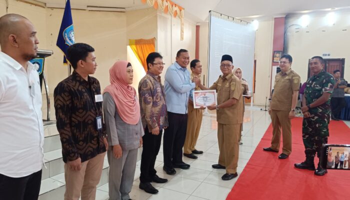 Pemkab Bangka Barat Berikan Penghargaan ke Desa dan Pelaku Usaha yang Taat Pajak