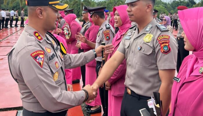 43 Personel Polres Babar Naik Pangkat, Kapolres Tekankan Nilai Pengabdian