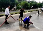 Tim Gabungan Bersihkan Akses Jalan Daya Baru Pal 4 Mentok dari Endapan Pasir