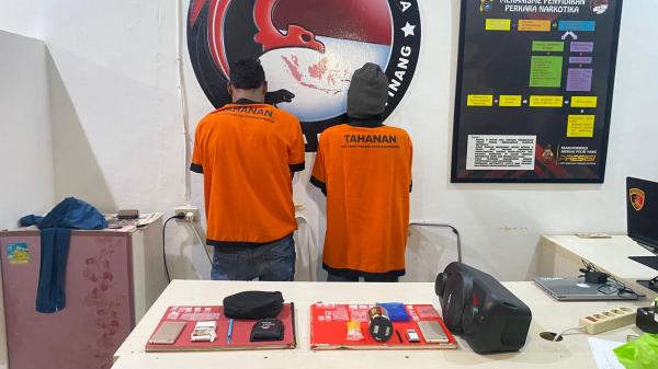 Dua pengedar sabu di Pangkalpinang. Foto: Istimewa.