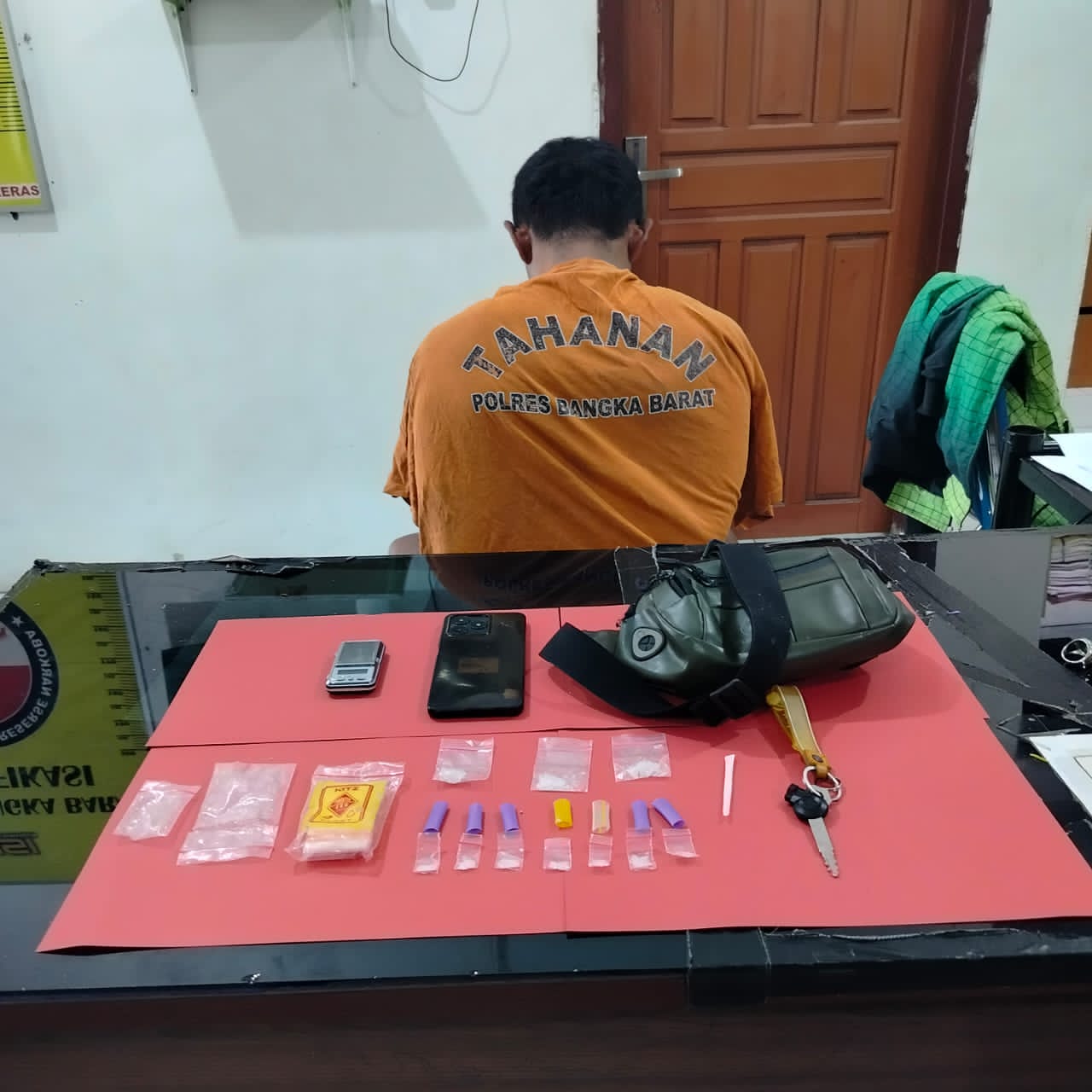 Tersangka ER diamankan Satresnarkoba Polres Babar. Foto: Istimewa.