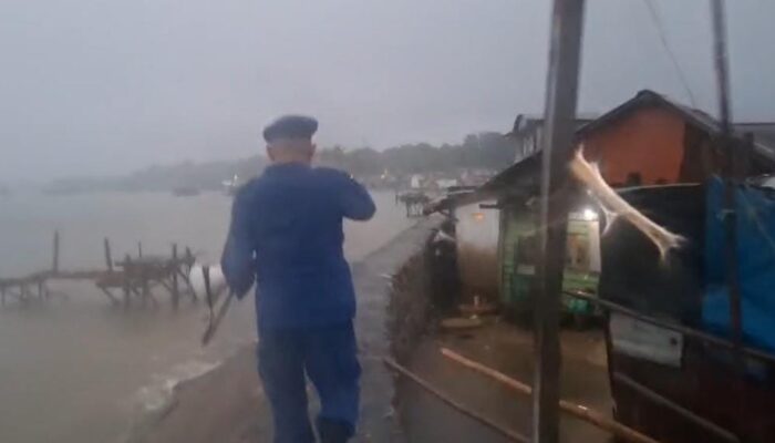 Kasat Polairud Babar Imbau Warga Pesisir Waspadai Cuaca Buruk dan Gelombang Tinggi