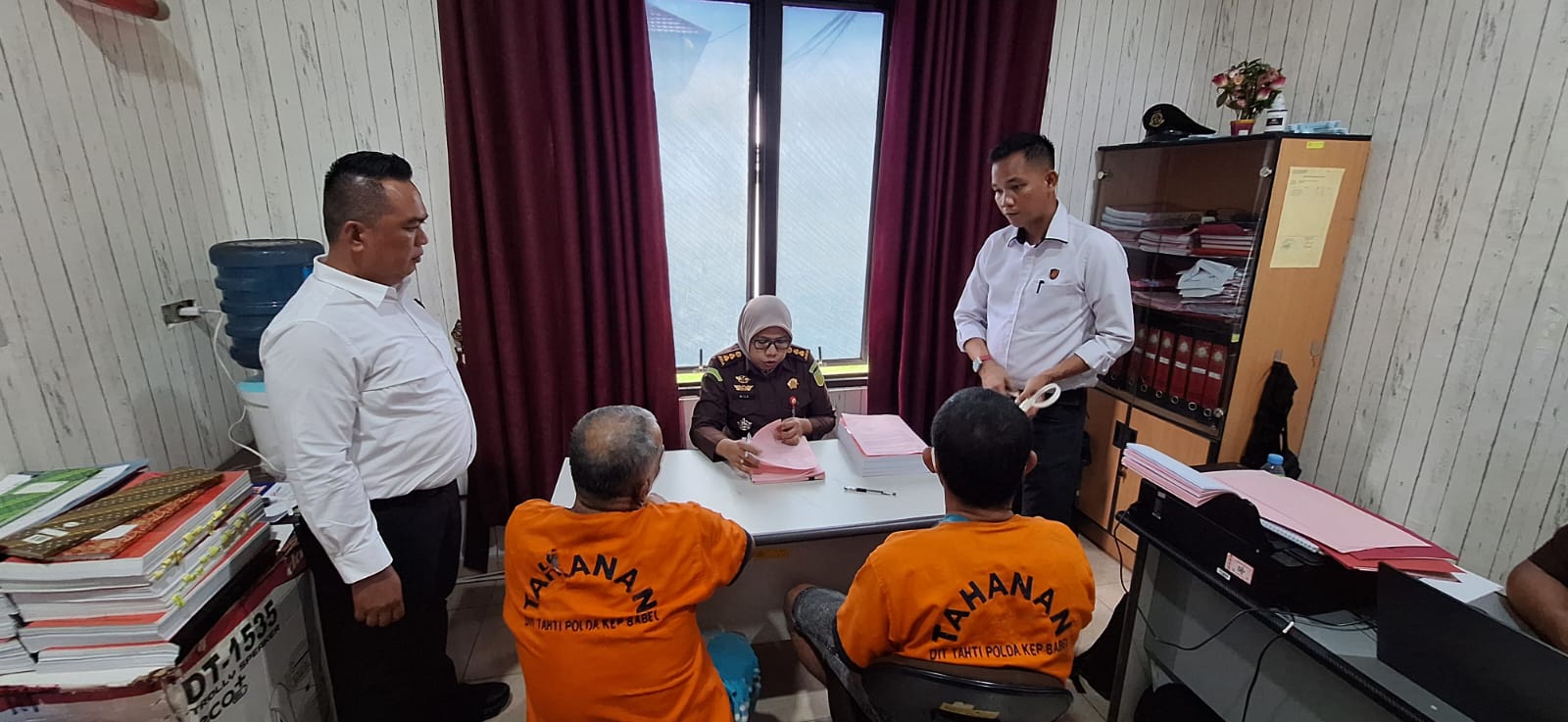 Pelimpahan berkas perkara oplos gas. Foto: Istimewa