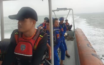 Pencarian nelayan hilang di Mentok. Foto: Istimewa.