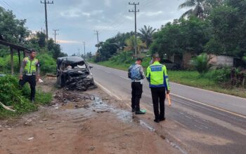 Olah TKP laka lantas maut di Kecamatan Kelapa. Foto: Istimewa