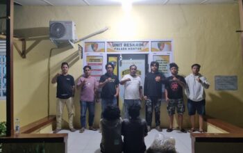 Dua tersangka pencurian pukat nelayan diperiksa polisi. Foto: Istimewa.