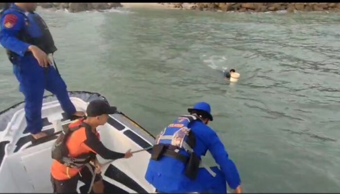 Dihantam Ombak Besar, Tiga Nelayan Selamat dari Kapal Tenggelam 