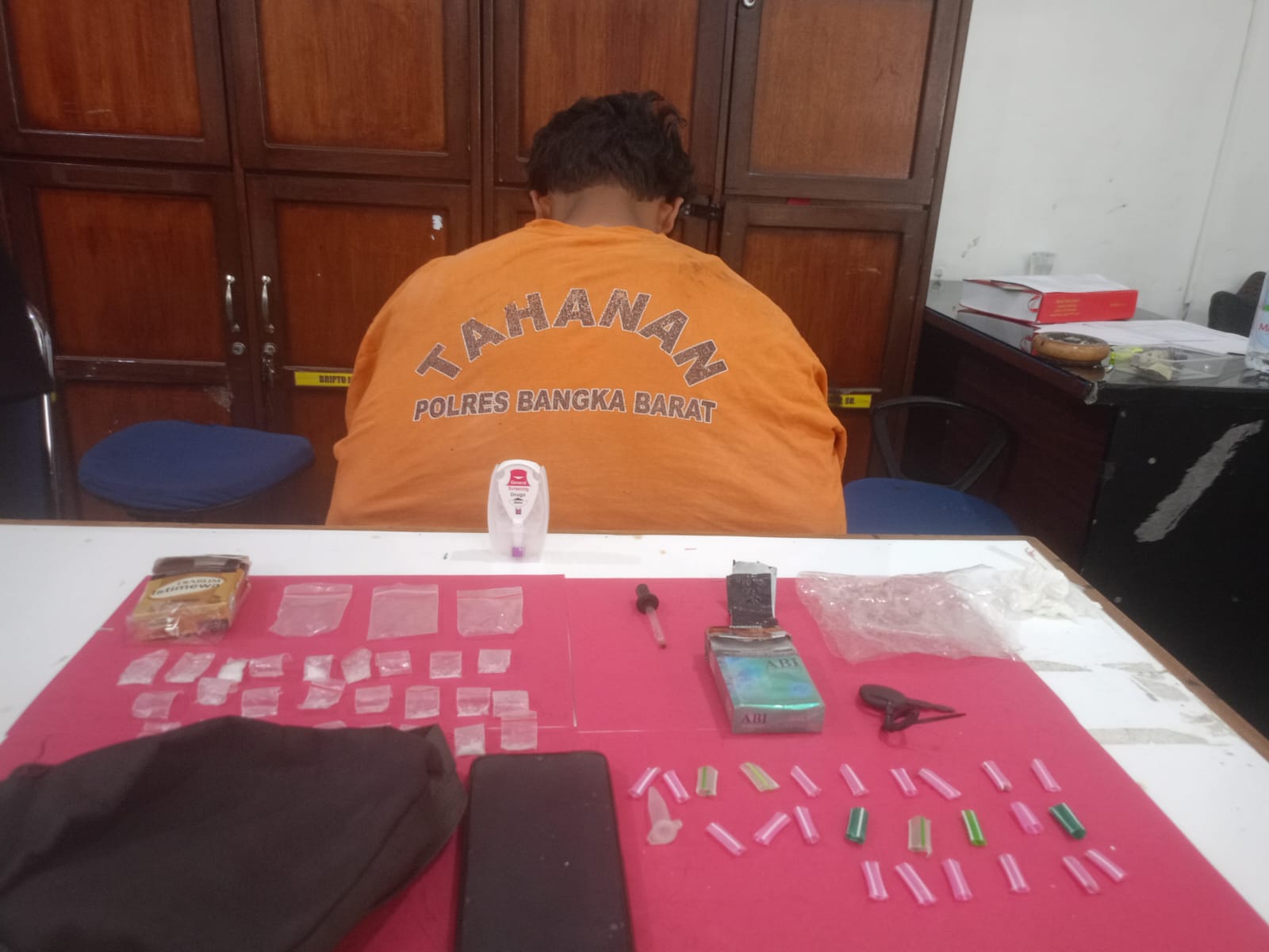 Tersangka berinisial T diamankan polisi. Foto: Istimewa.