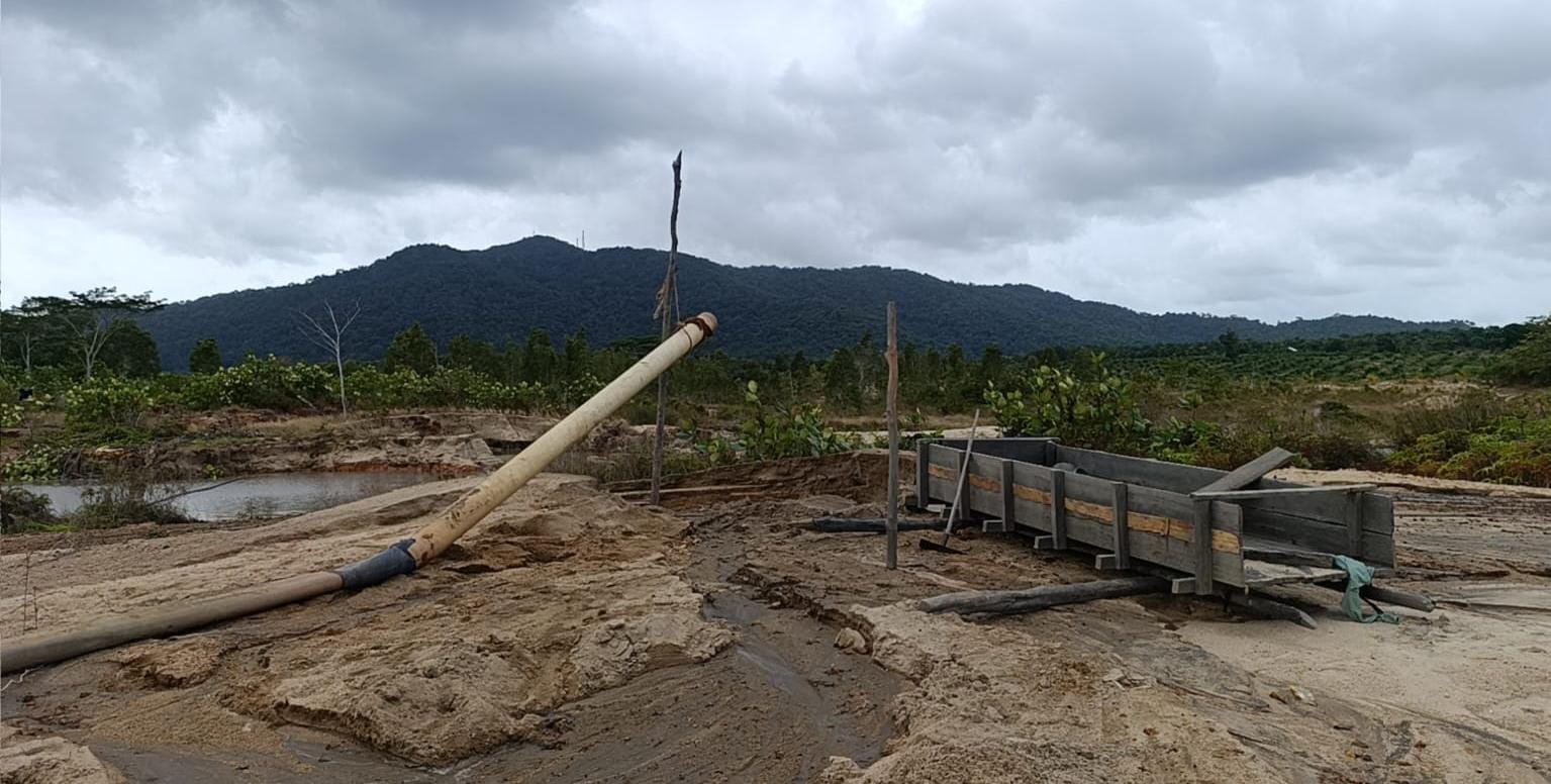 Tambang ilegal yang ditemukan petugas di Menumbing. Foto: Istimewa.