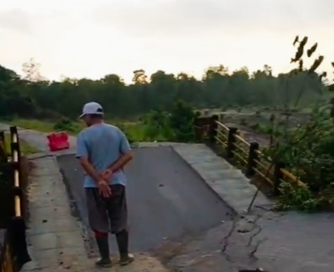 Akses jembatan Gunung Muda-Air Rabik putus. Foto: Istimewa