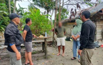 AKP Sugiyanto memimpin penggerebekan sarang narkoba di Sungai Selan. Foto: Istimewa.