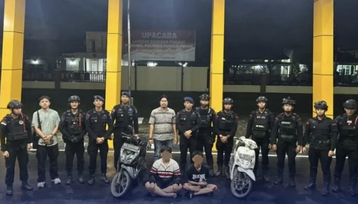 Brimob Polda Babel Amankan Dua Remaja Terlibat Tawuran 